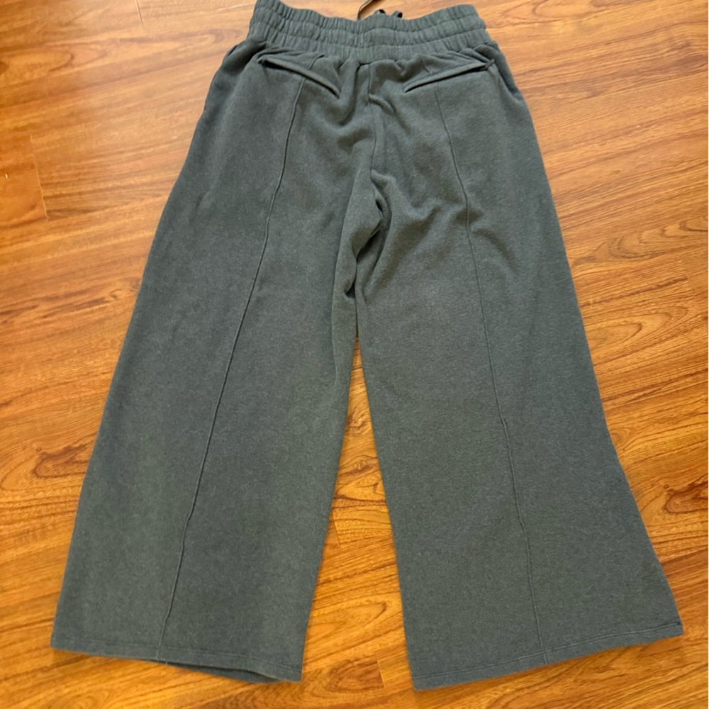 POPFLEX Ooey Gooey Wide-Leg Pull-On Pants in Charcoal - M petite - Picture 4 of 8